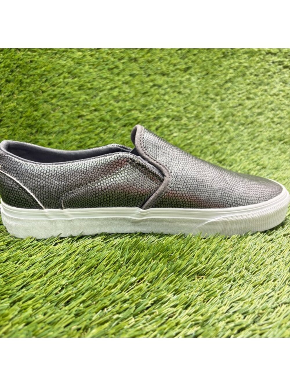 Vans Classic Slip-On Womens Size 8.5 Silver Athletic Walking Shoes Sneakers - Picture 4 of 10